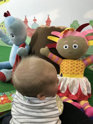 Tall Boy meeting Igglepiggle and UpsyDaisy